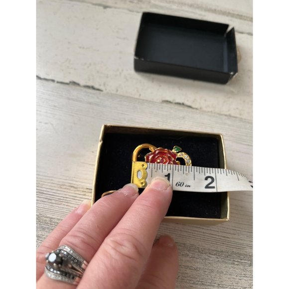 Genuine ruby set in pin with heart and flower NWT - Picture 2 of 4